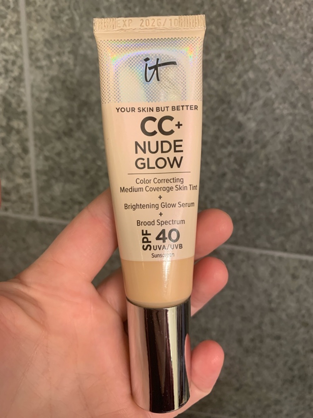 IT cosmetics CC+ Nude Glow Skin Tint SPF 40 – Fair Beige